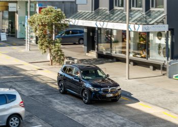 BMW iX3 Impressive high street action