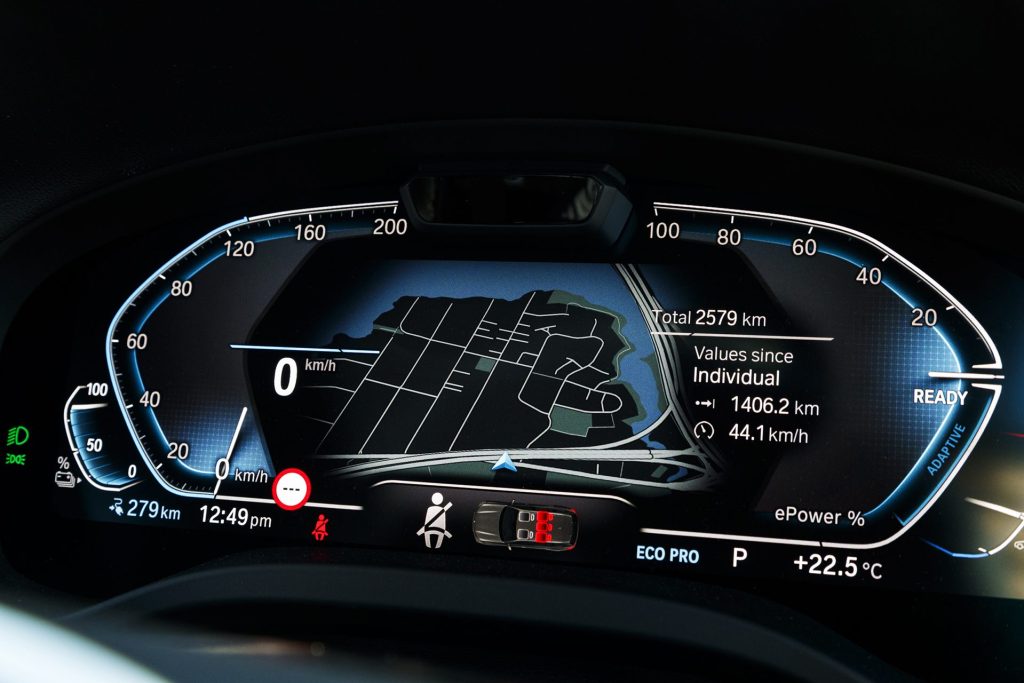 BMW iX3 Impressive dials