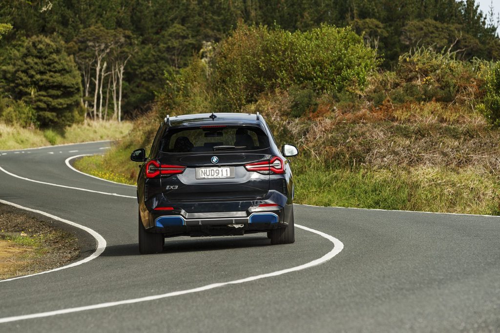 BMW iX3 Impressive rear action