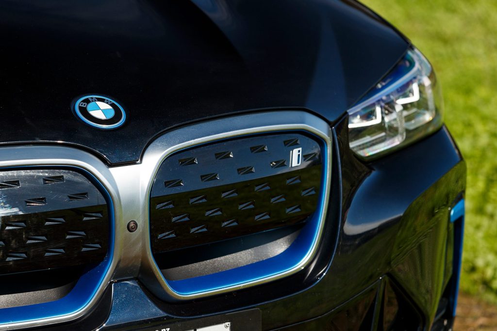 BMW iX3 Impressive grille