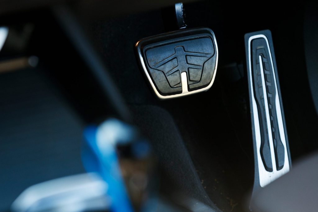 BMW iX3 Impressive pedals