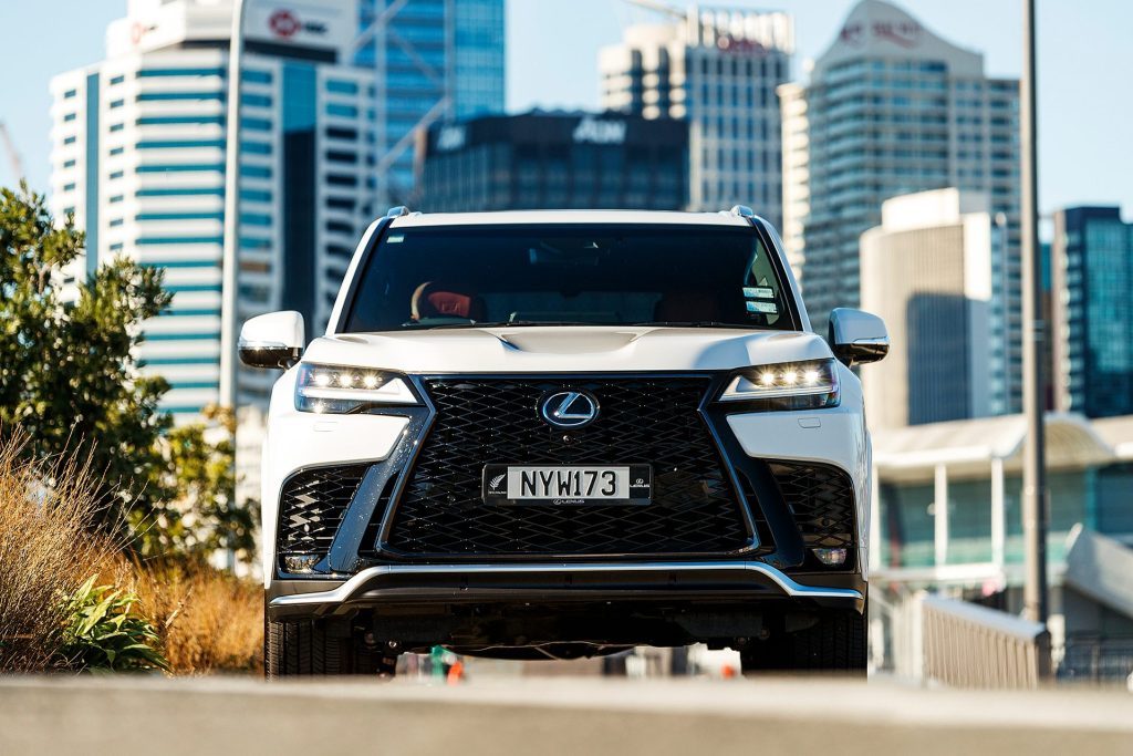 Lexus LX 500d F Sport 2022 urban static