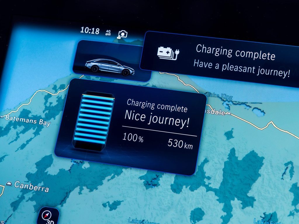 Mercedes-AMG EQS 53 4Matic+ charging screen