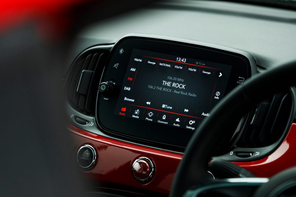 Fiat 500 Dolcevita screen