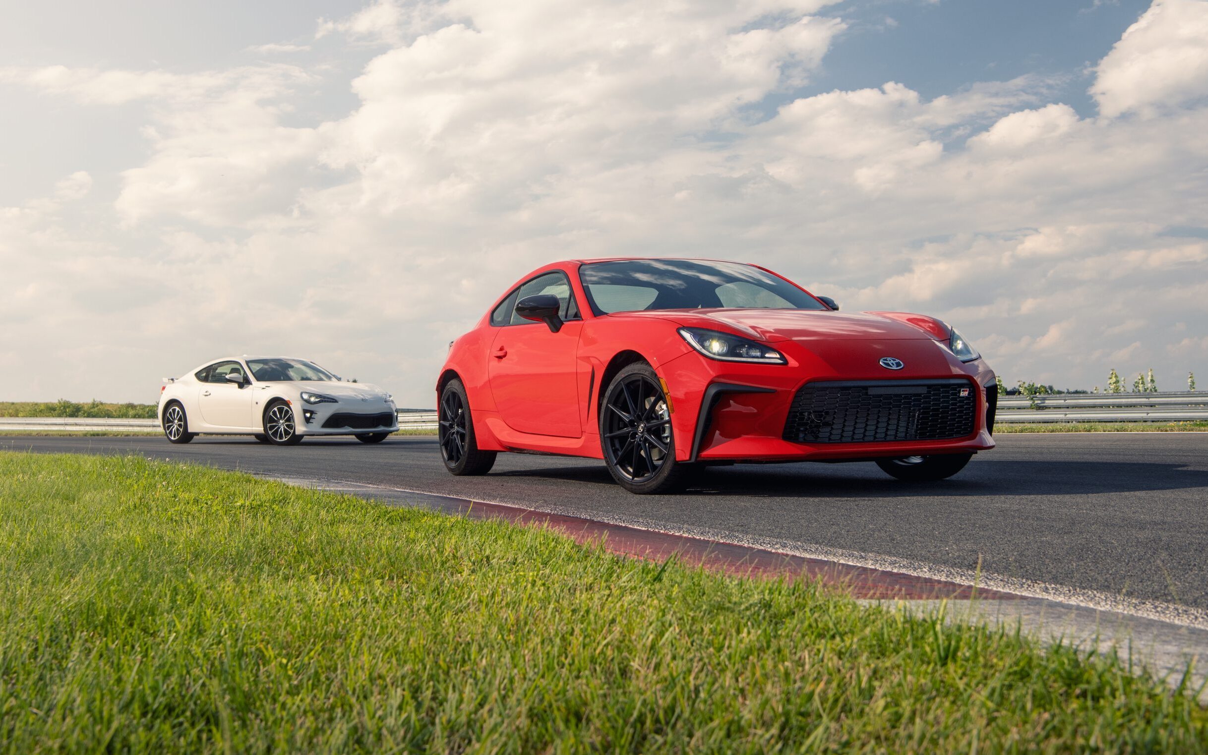 Toyota GR86 and GT86 sports cars driving around race track