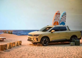 Geely Radar RD6 dual-cab electric ute front three quarters on beach