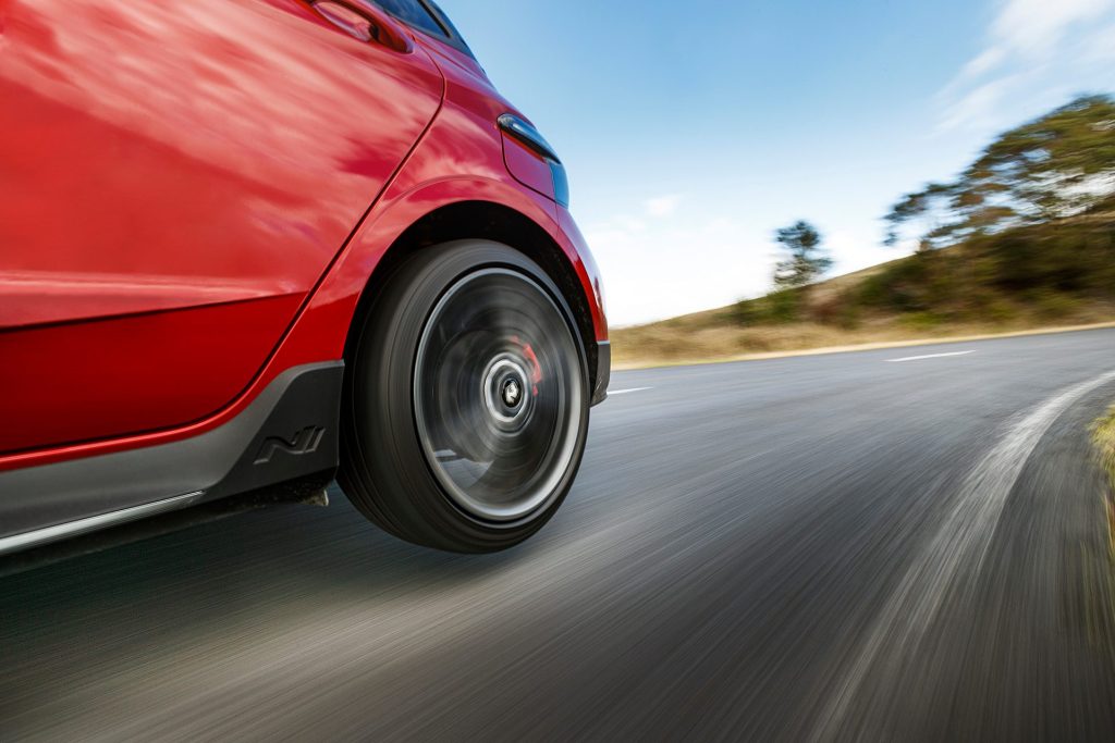 Hyundai i20 N lifting wheel through corner