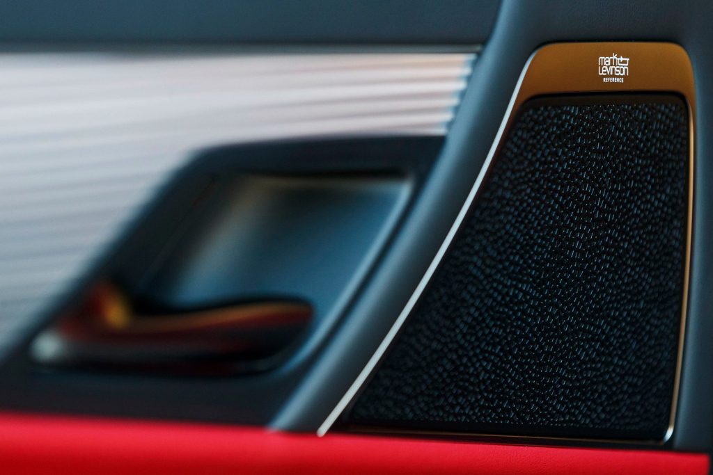 Lexus LX 500d F Sport 2022 stereo