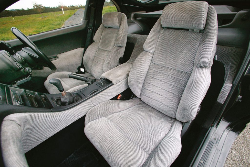 1991 Nissan 300ZX seats