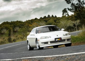 1993 Toyota Soarer front action