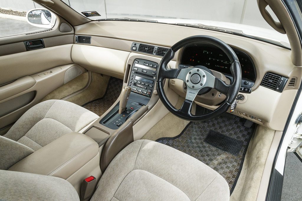 1993 Toyota Soarer 2.5 GT interior