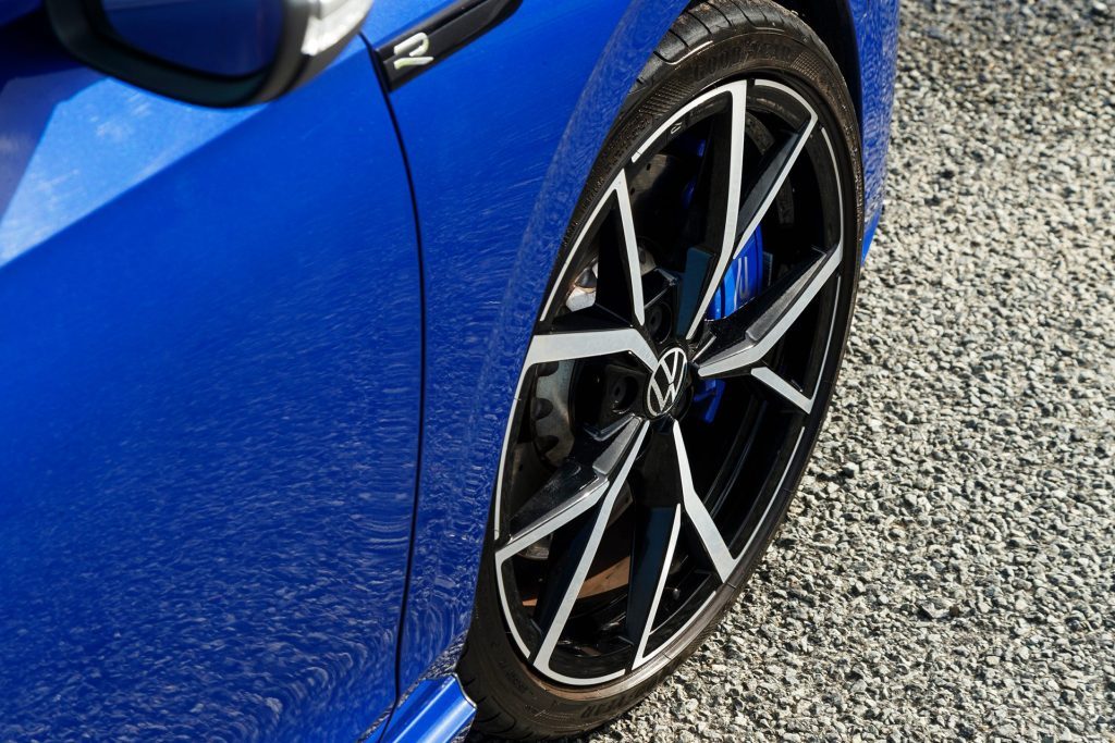 Volkswagen Golf R wheel