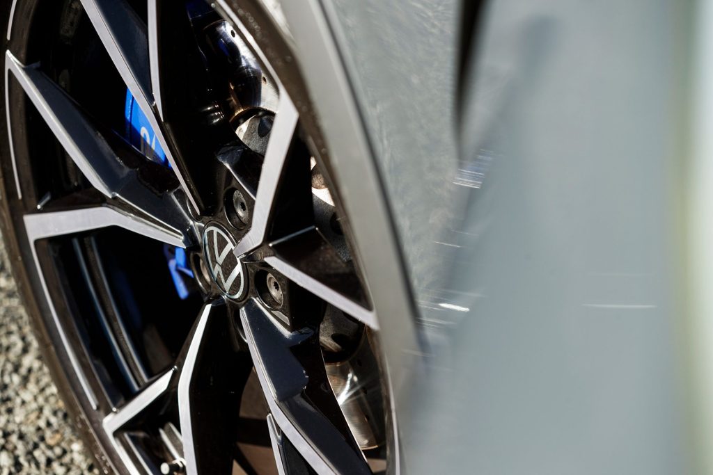 Volkswagen Tiguan R wheel