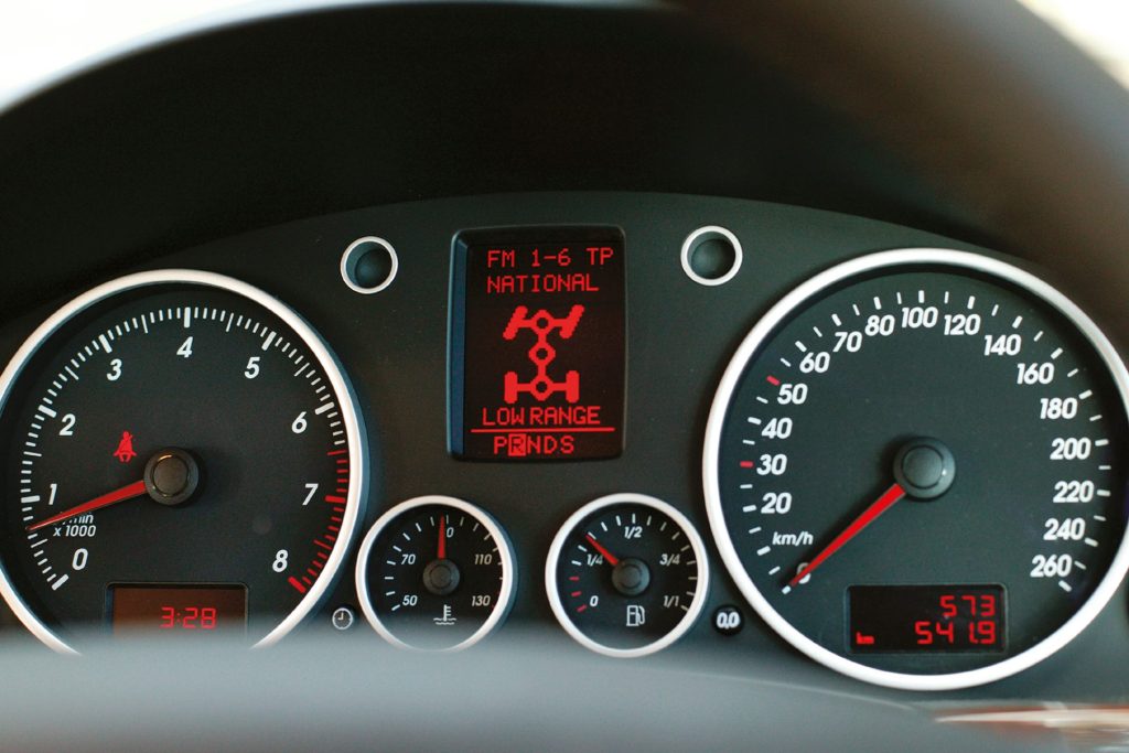  2003 Volkswagen Touareg dials