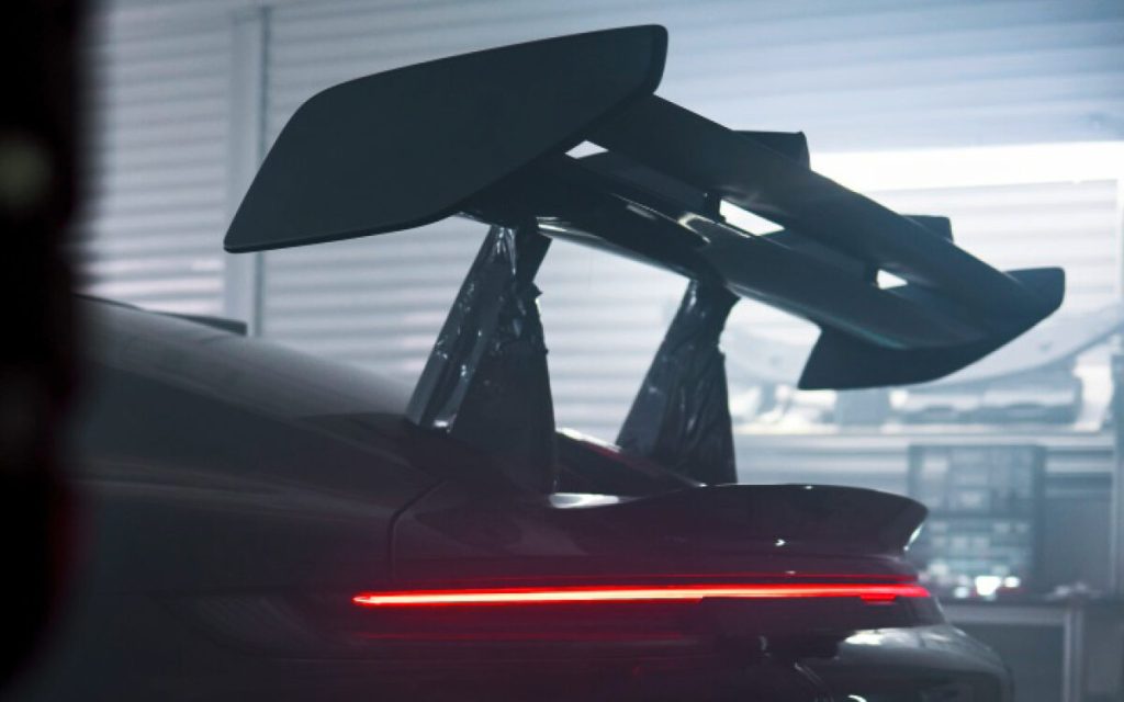 Porsche 911 992 GT3 RS rear wing from side