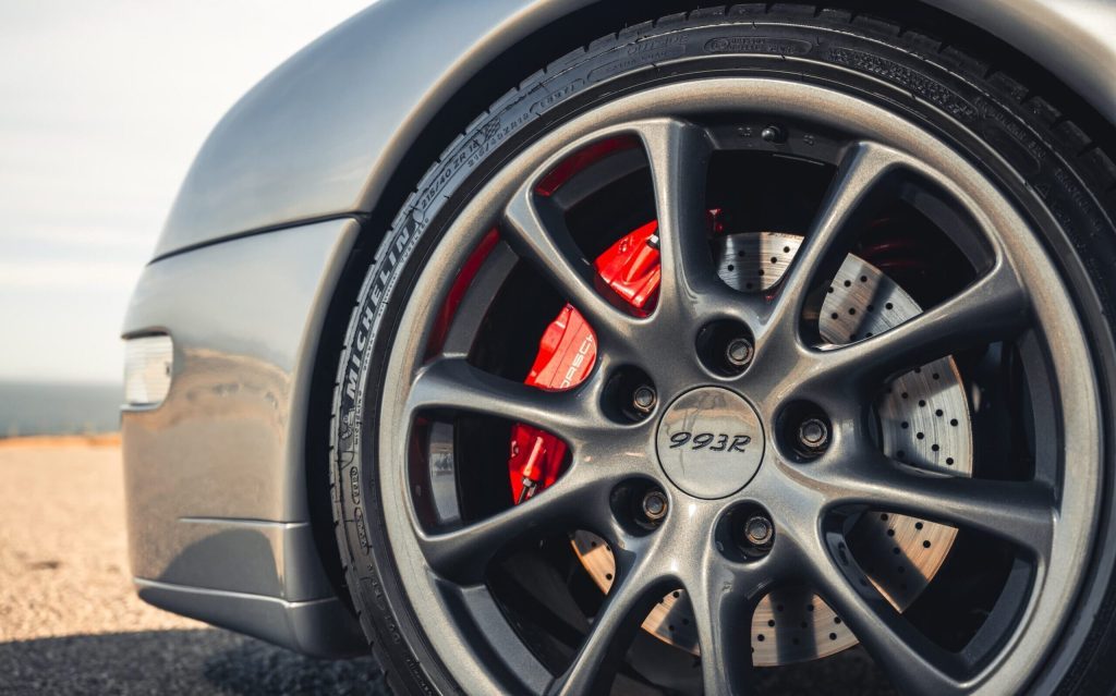 Paul Stephens Autoart Porsche 993R wheel close up view