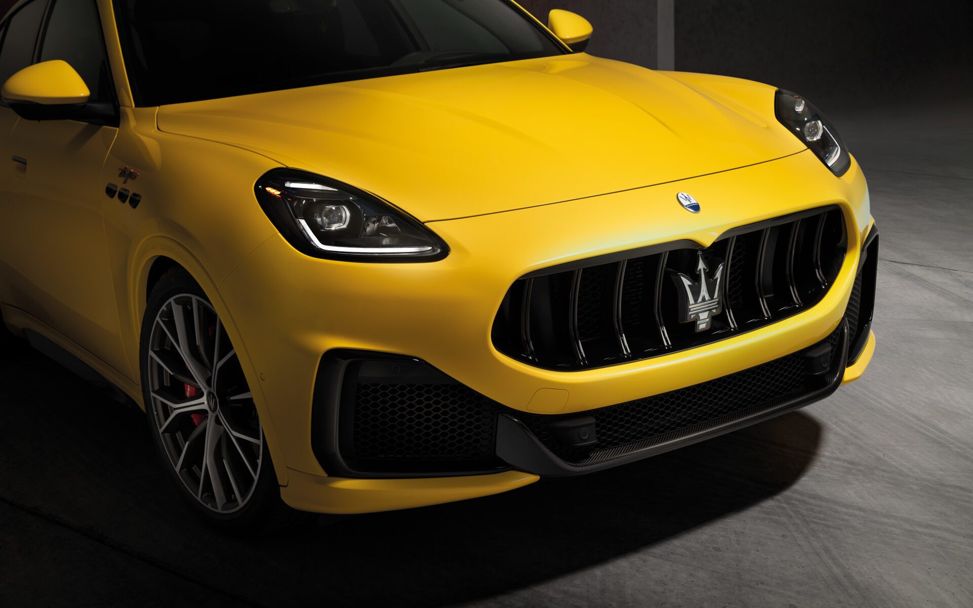 Maserati Grecale front close up view