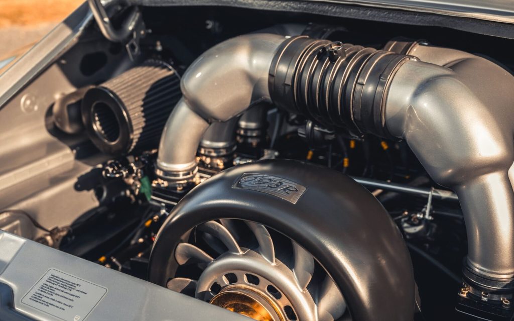 Paul Stephens Autoart Porsche 993R engine close up of fan