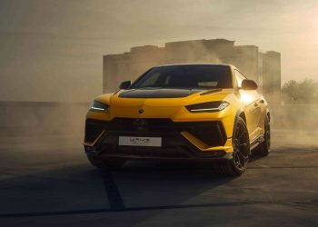 Lamborghini Urus Performante front three quarter view outside