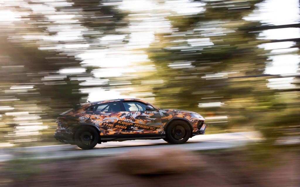 Lamborghini Urus racing at Pikes Peak International Hill Climb side view