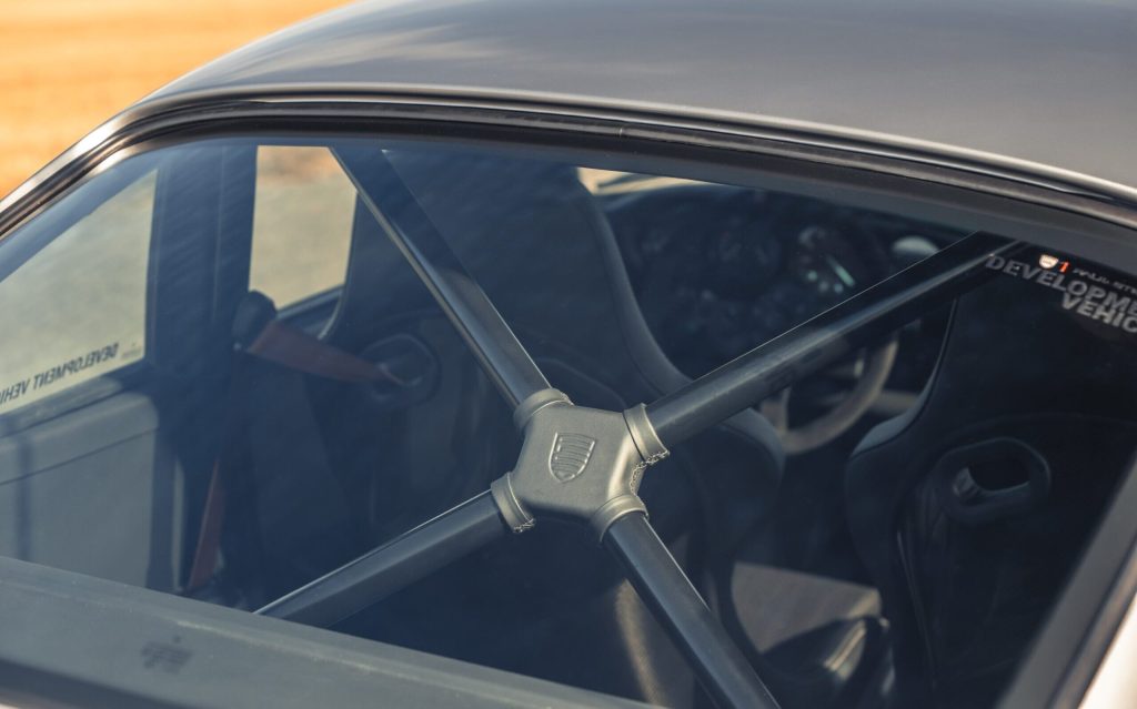 Paul Stephens Autoart Porsche 993R roll cage