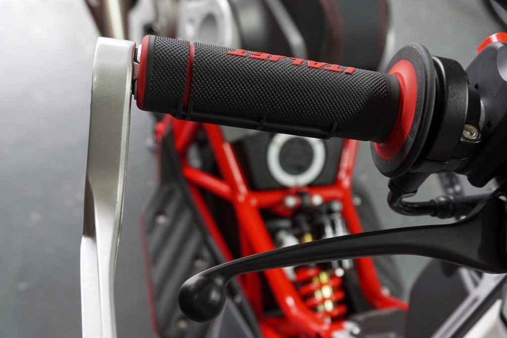 2022 Italjet Dragster 200 handlebar grip