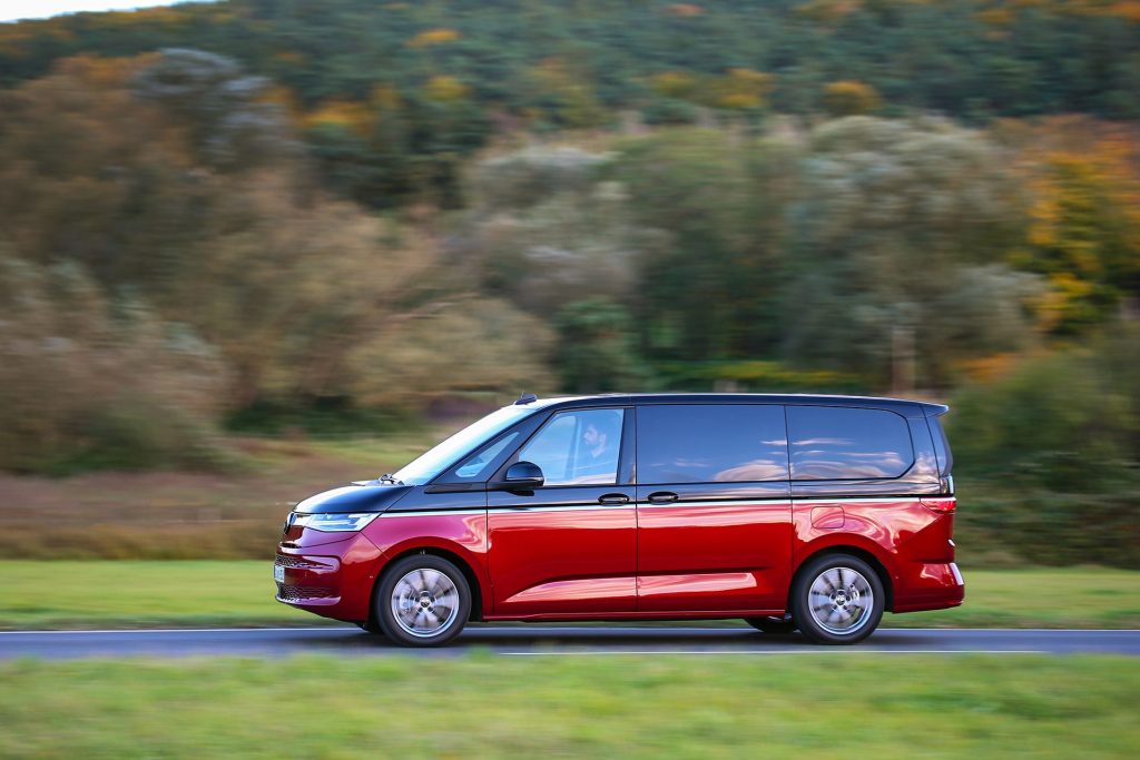 2022 Volkswagen Multivan Energetic side action