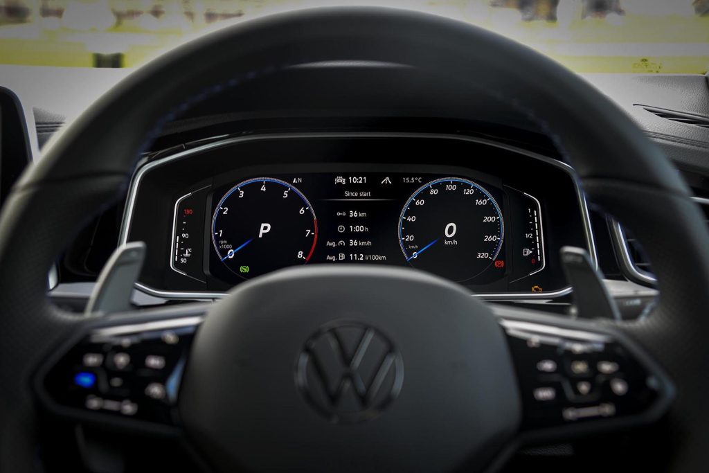 2022 Volkswagen T-Roc R dials
