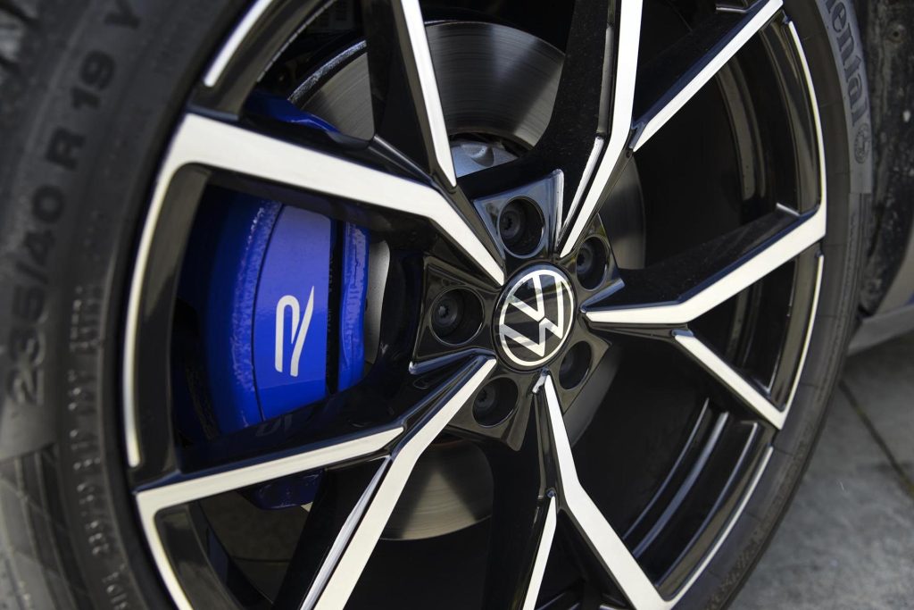 2022 Volkswagen T-Roc R wheel and brakes
