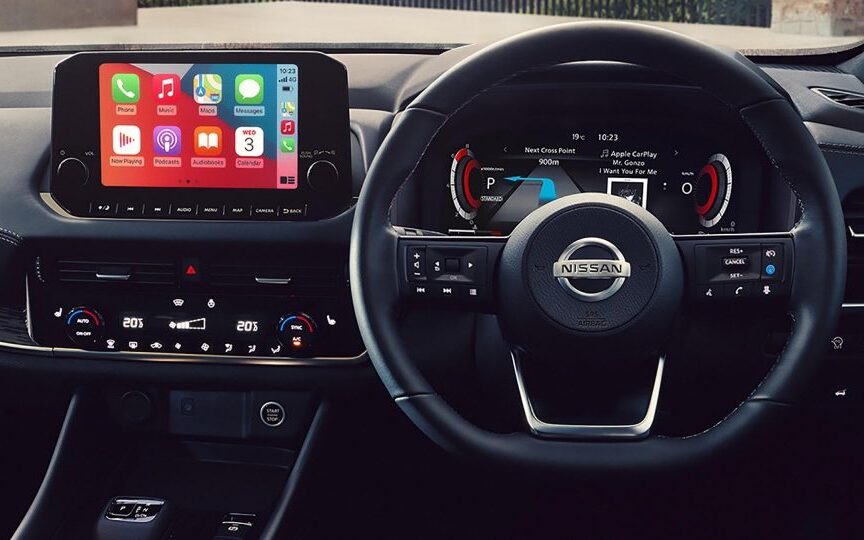 Nissan Qashqai interior steering wheel view