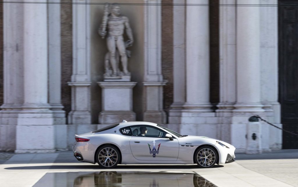 Maserati GranTurismo side view