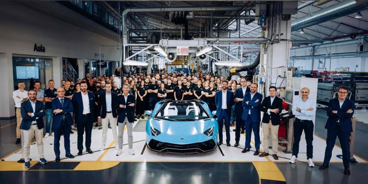 Last Lamborghini Aventador on production line with people standing around