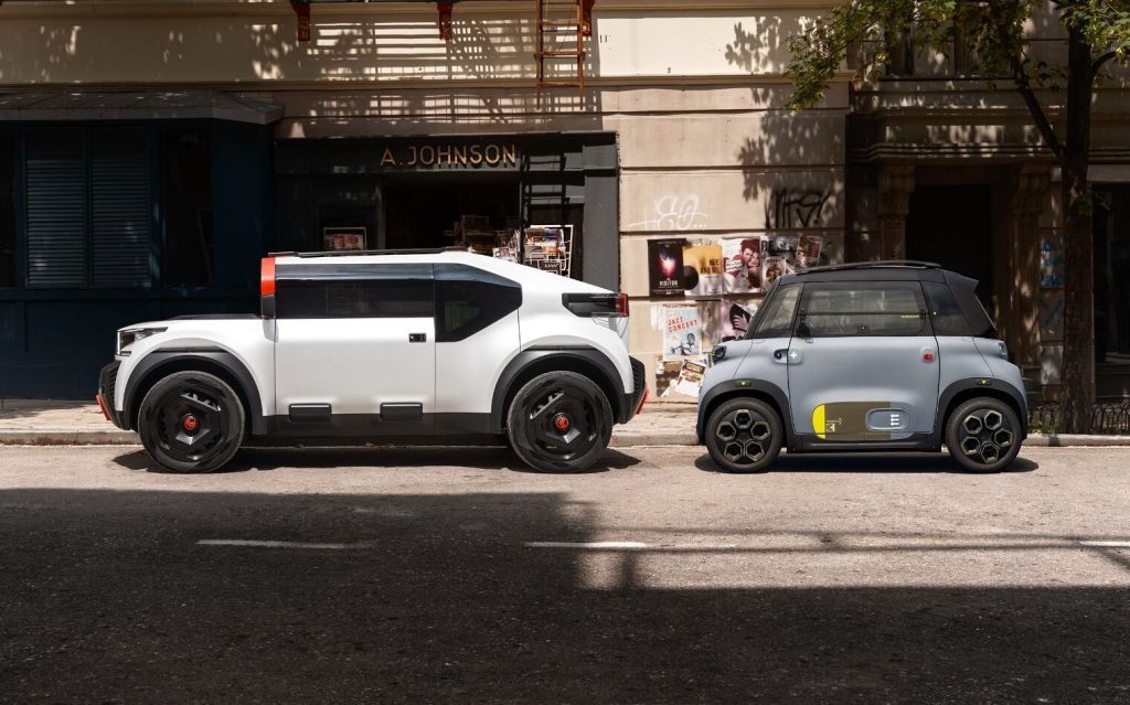 Citroen Oli and Ami next to each other