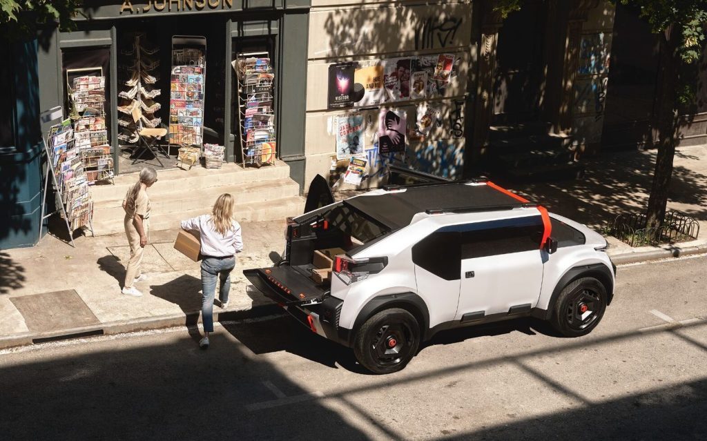 Citroen Oli concept rear three quarter view with tailgate open