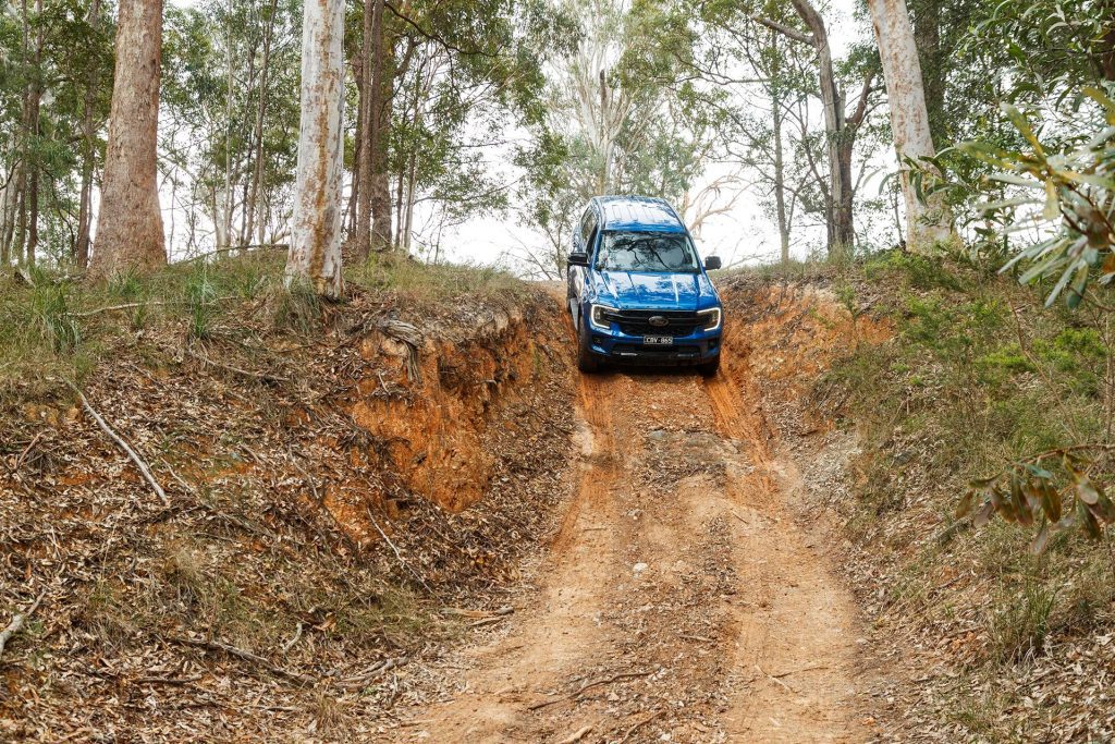 2022 Ford Everest driving downhill 