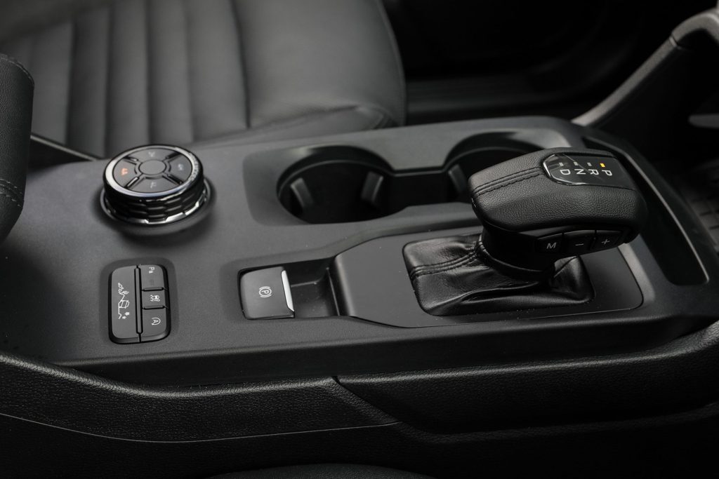 2022 Ford Everest shifter
