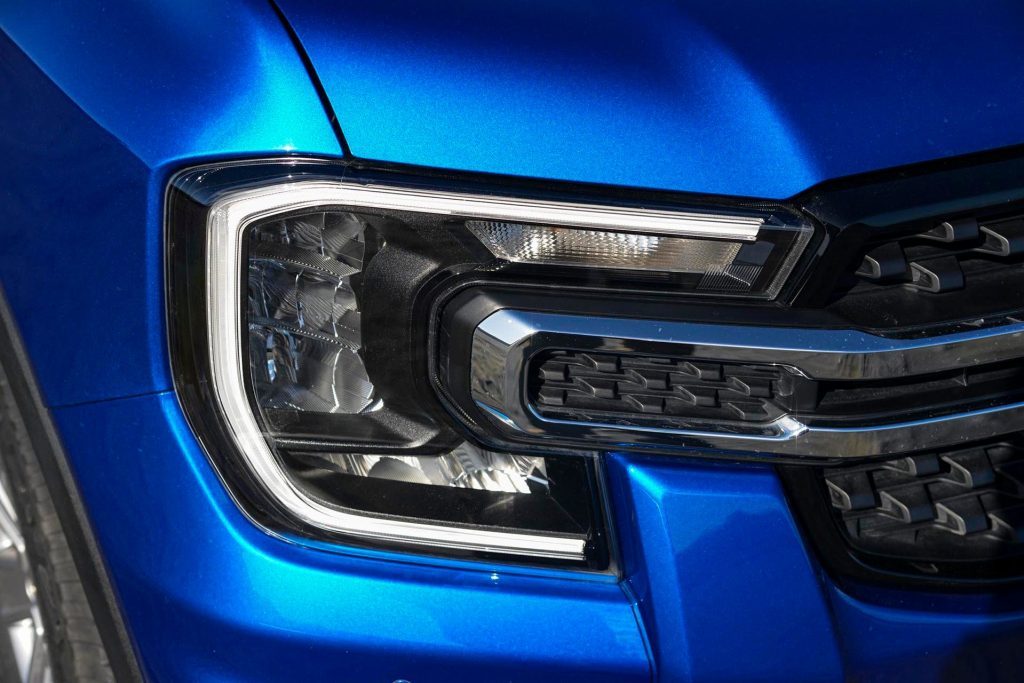 2022 Ford Ranger XLT 4x4 headlight