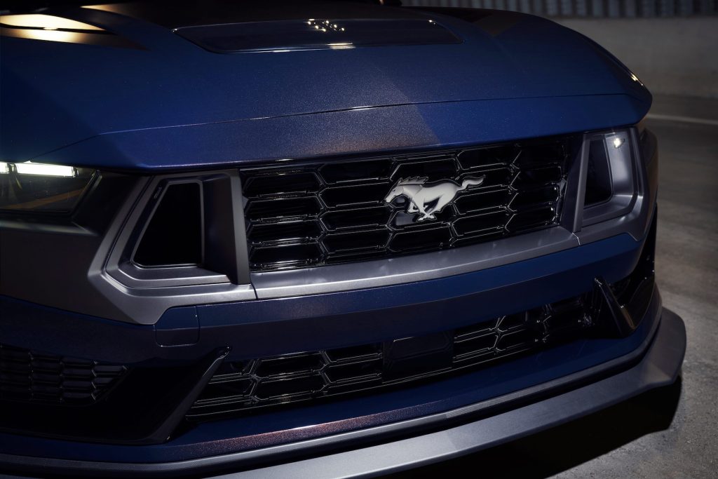 Ford Mustang Dark Horse grille