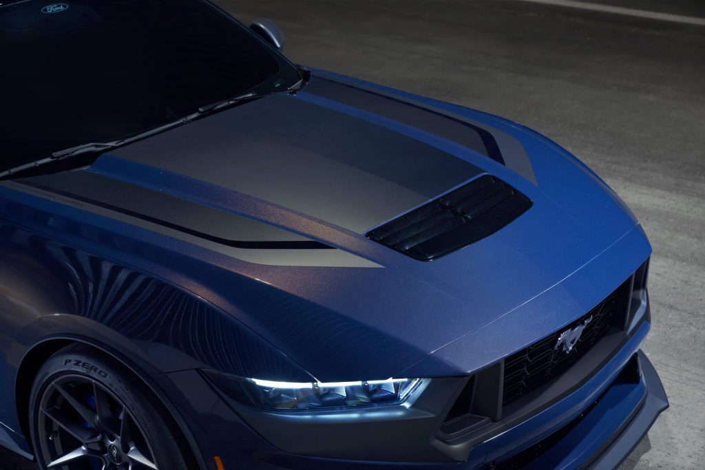 Ford Mustang Dark Horse bonnet