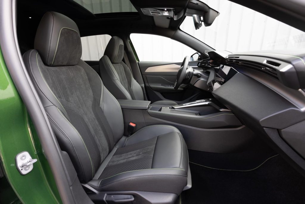 2022 Peugeot 308 front seats