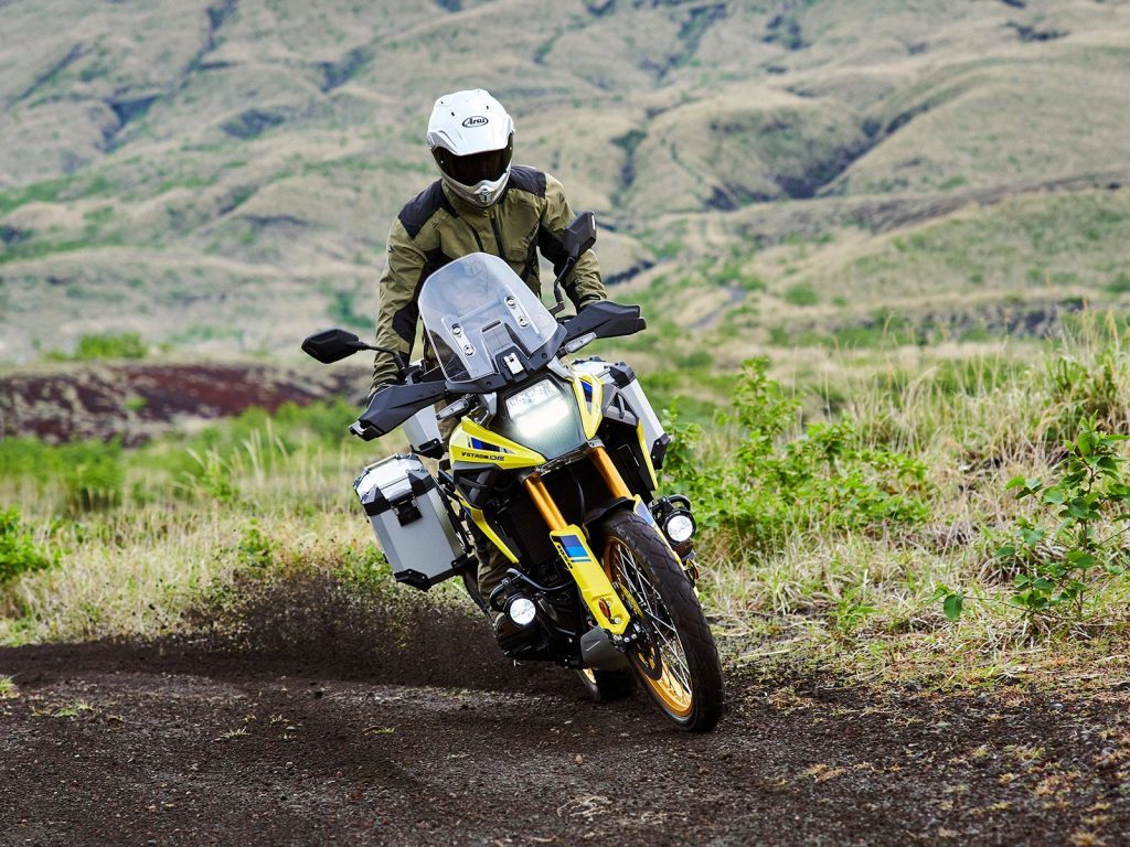 Suzuki V-Strom 1050 kicking up gravel