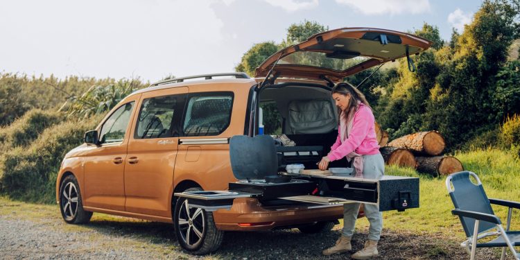 Volkswagen Caddy California rear three quarter view with kitchen