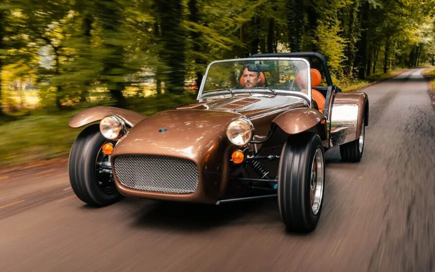 Caterham Super Seven 2000 front three quarter view