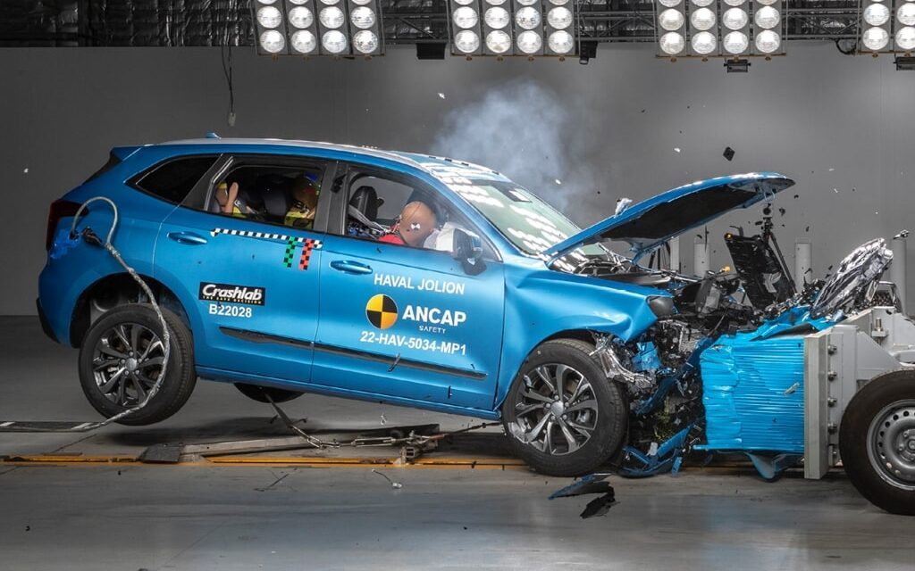 Haval Jolion front impact crash test side view