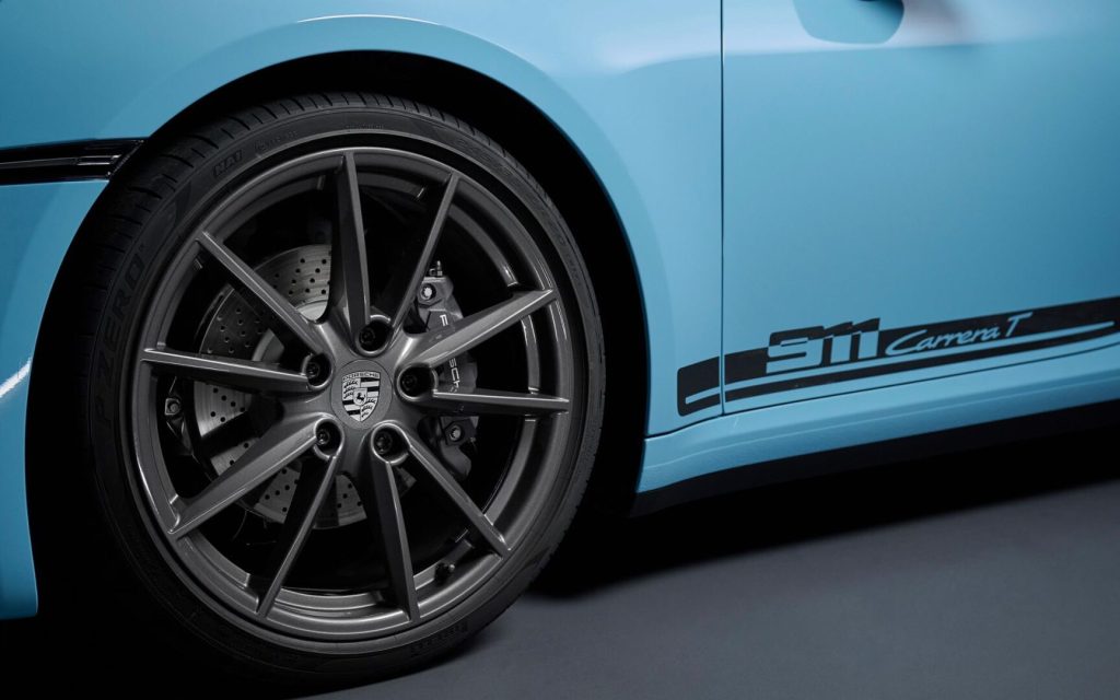 Porsche 911 Carrera T wheel and door graphic