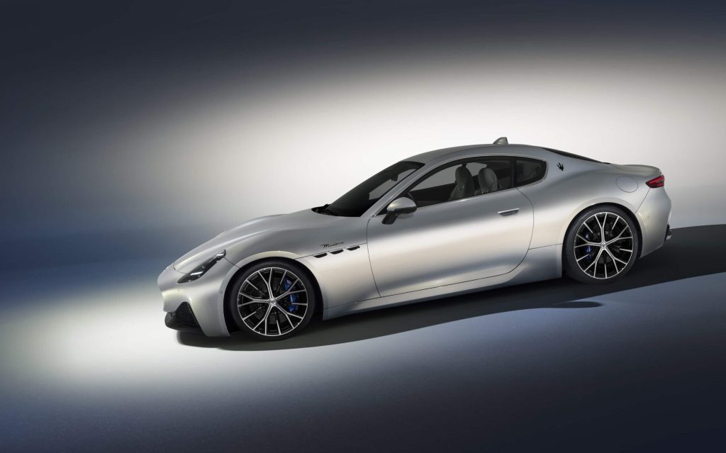 Maserati GranTurismo Modena side view