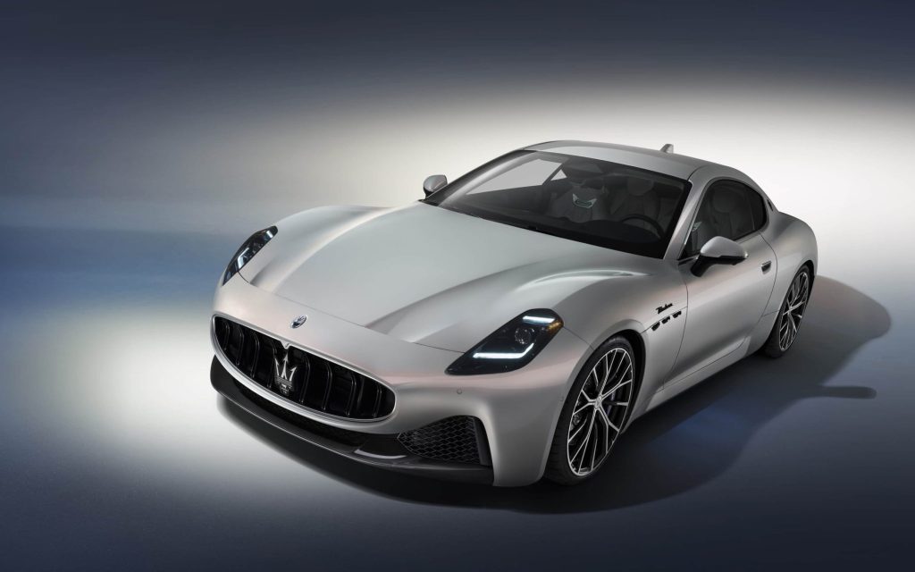 Maserati GranTurismo Modena front three quarter view