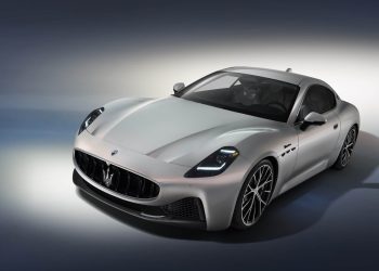 Maserati GranTurismo Modena front three quarter view