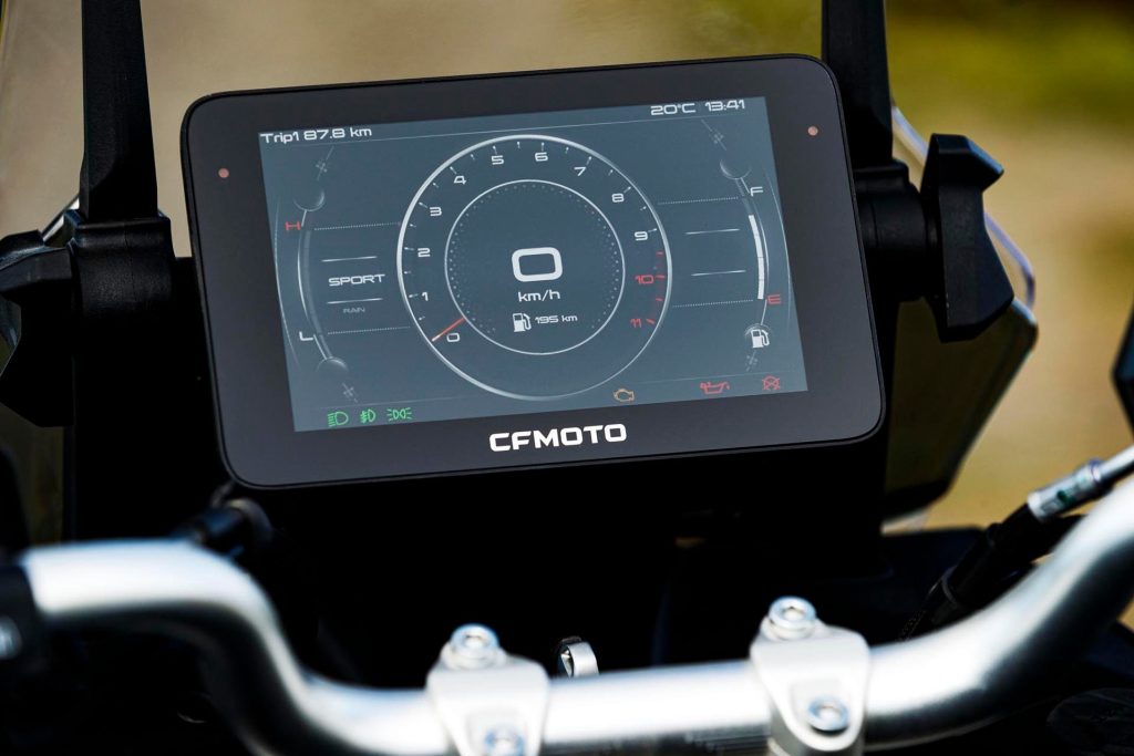 2022 CFMoto 800MT Touring screen