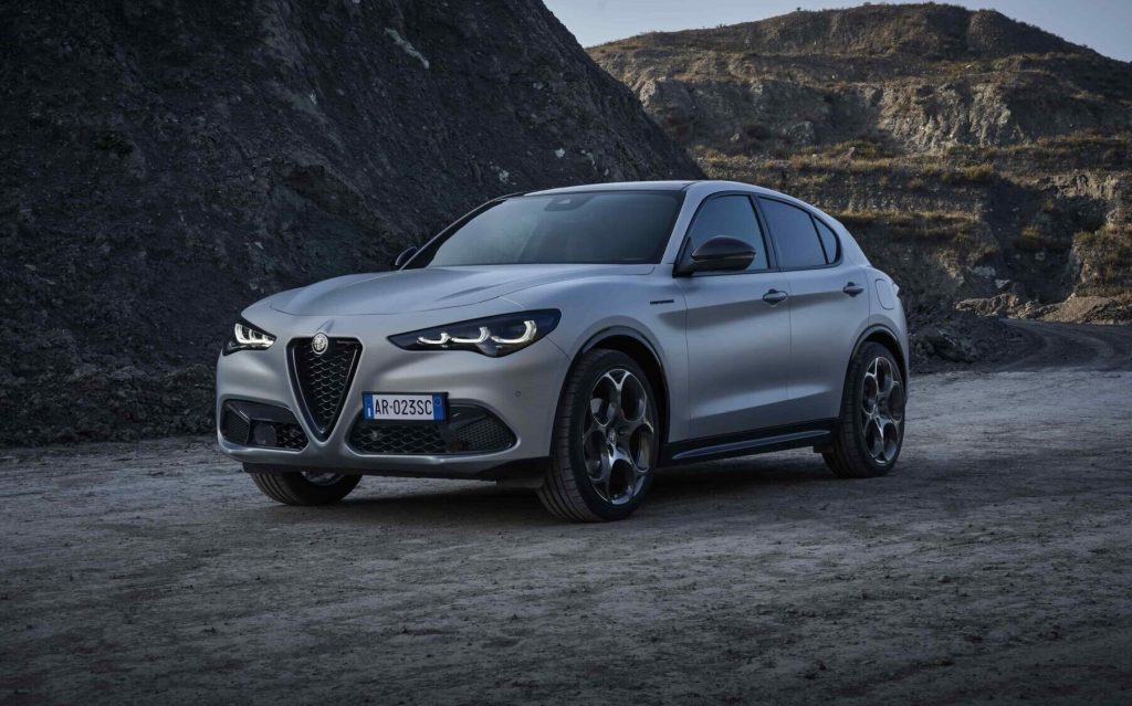 Alfa Romeo Stelvio front three quarter view